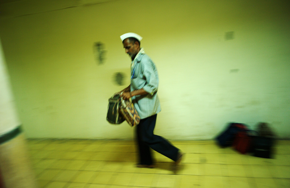 INDIA / MUMBAI / Report about the DABBAWALLA / MARCH 2011©Philipp Horak