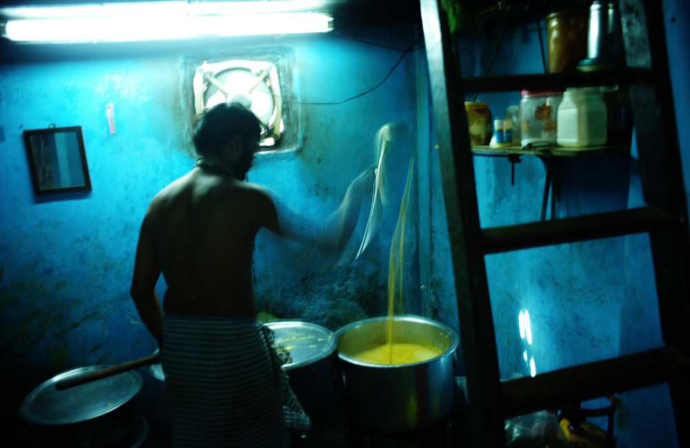 INDIA / MUMBAI / Report about the DABBAWALLA / MARCH 2011©Philipp Horak